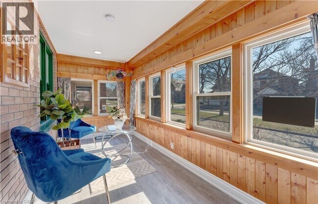 Photo du bâtiment - 24 Onward Ave