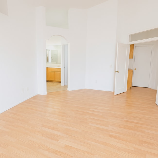 Foto del edificio - Stylish 4-Bedroom Home Near Red Hawk Golf ...
