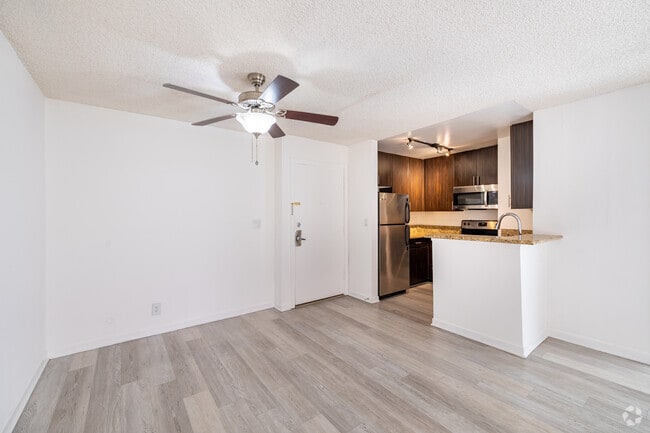 1BR, 1BA - 500SF - Dining Room - Roberts K Town Lafayette