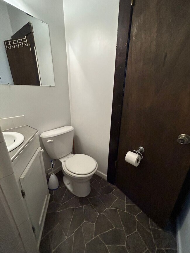 Foto del edificio - One Bedroom Apartment on La Crosse Northside