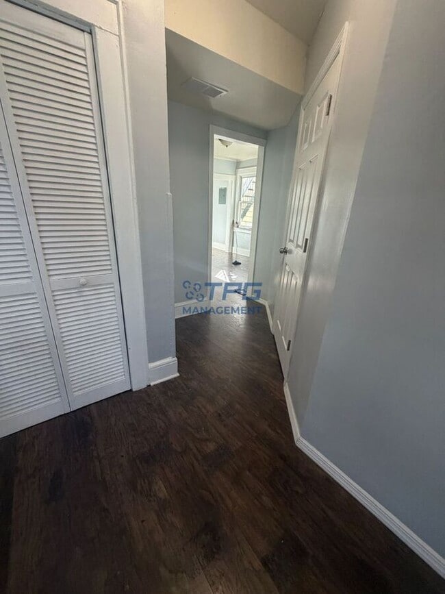 Building Photo - 134 Dewey St