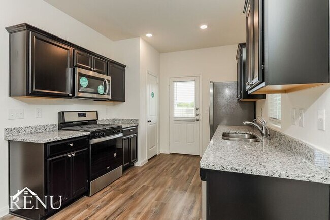 Foto del edificio - 5042 Firefly Hls