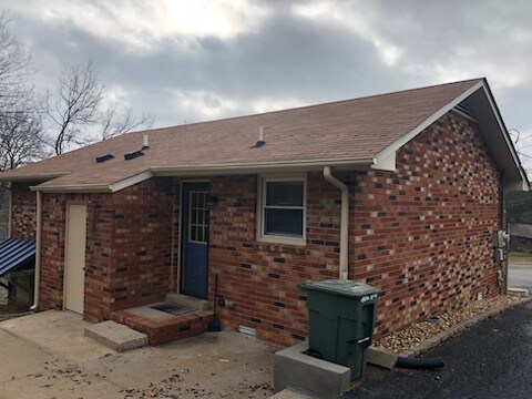 Building Photo - 106 Oakwood Ct