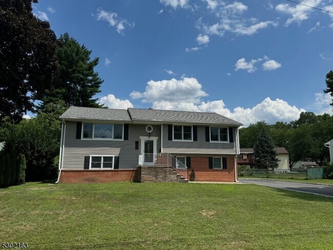 Building Photo - 118 Northfield Rd