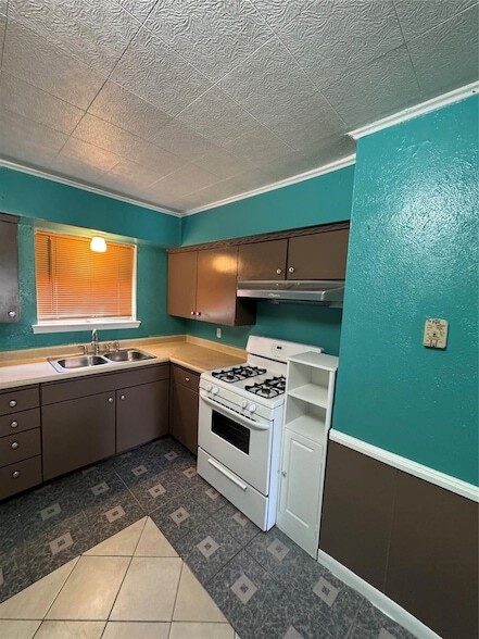Building Photo - 928 Caladium Dr