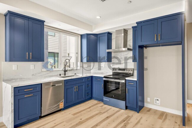 Building Photo - Unit 2