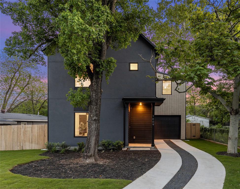 Foto principal - 1009 E 44th St