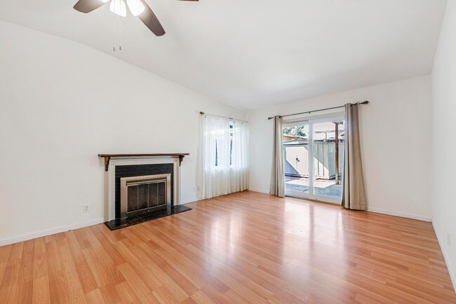 Foto del edificio - 2577 Gonzaga St