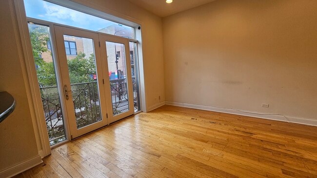 Building Photo - 3337 N Halsted St