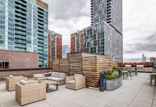 Foto del edificio - 2 Shore Ln