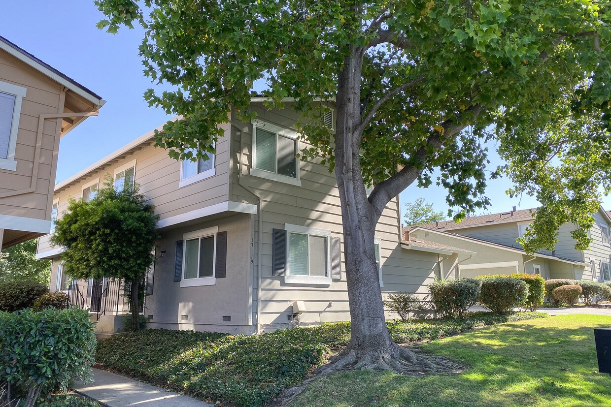 Primary Photo - Two level townhouse with two car garage