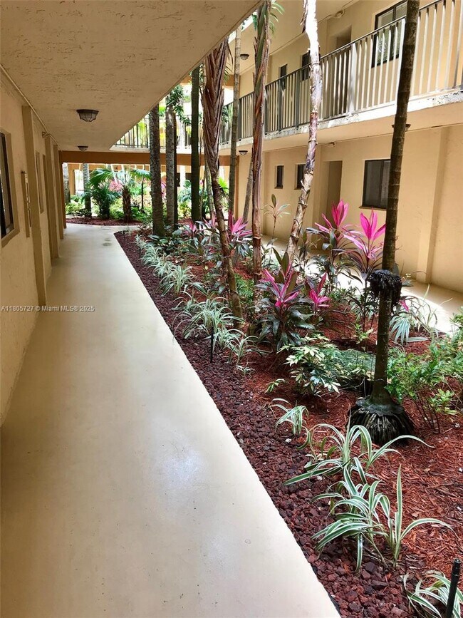 Foto del edificio - 8015 SW 107th Ave