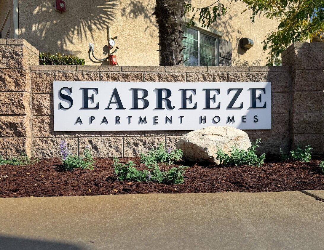 Primary Photo - Seabreeze Apartment Homes - www.seabreezea...