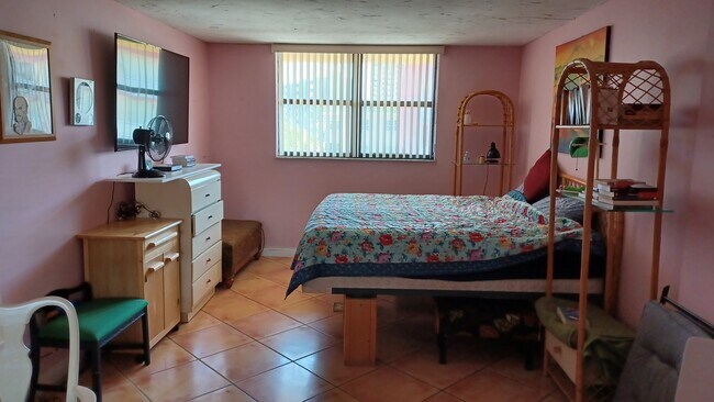 Foto del edificio - 2000 Diana Dr