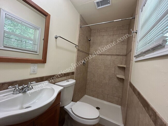 Foto del edificio - Charming 2 Bedroom, 2 Bath Home near Brown's Beach