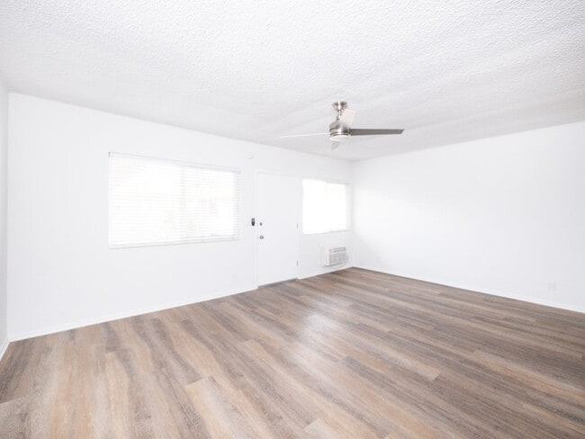 Interior Photo - 1166 S. Crenshaw Blvd