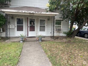Building Photo - 537 Studewood St
