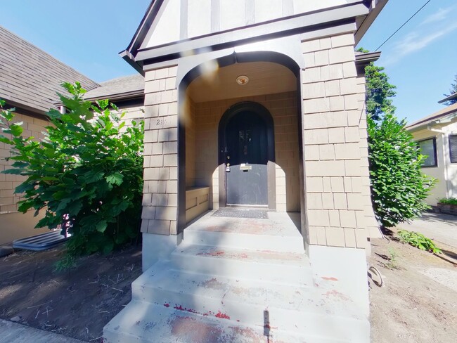 Building Photo - 210-214 NW 11th St.