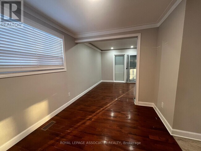 Photo du bâtiment - 69 Huntingwood Crescent