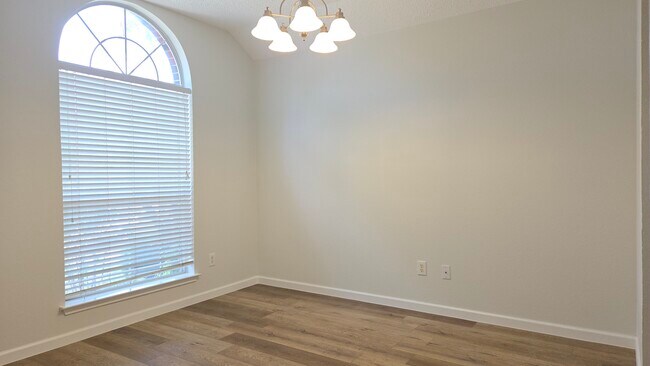 Foto del edificio - 9961 Queens Rd