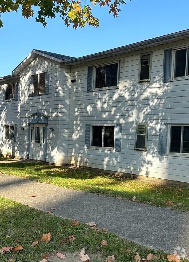 Building Photo - 408 N Front St