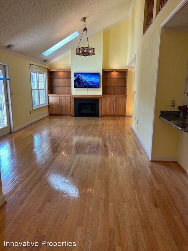 Building Photo - 2 br, 2 bath House - 621 Admiral Drive #407