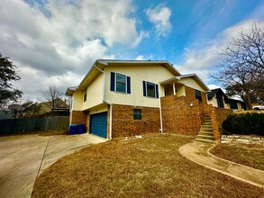 Building Photo - 804 Olympic Dr