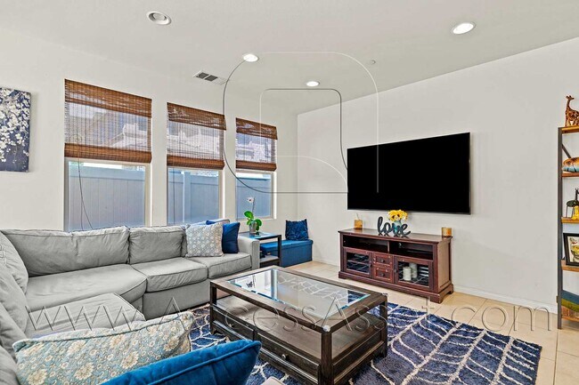 Foto del edificio - Charming 3 Bed/3 Bath Condo on Quiet Cul-d...