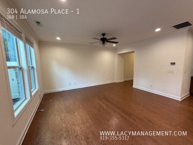 Foto del edificio - 304 Alamosa Pl