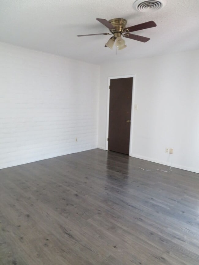 Building Photo - Clean 2 Bedroom, 2 Bath Town House for Rent