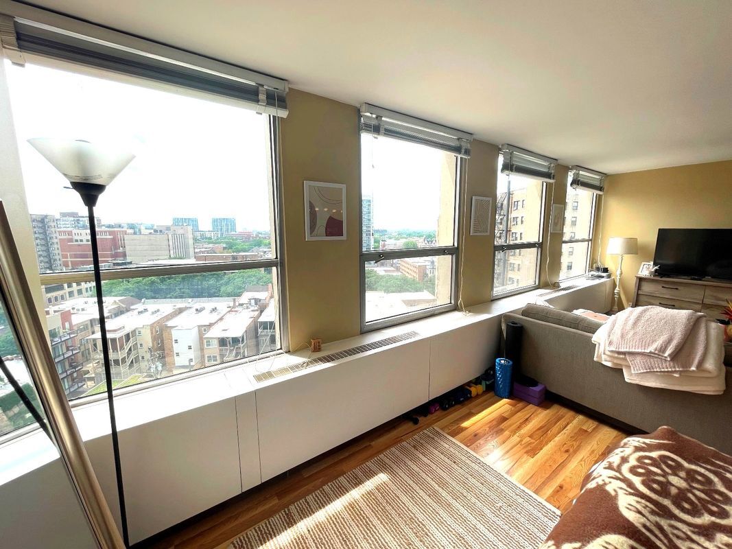 Foto principal - 2626 N Lakeview Ave