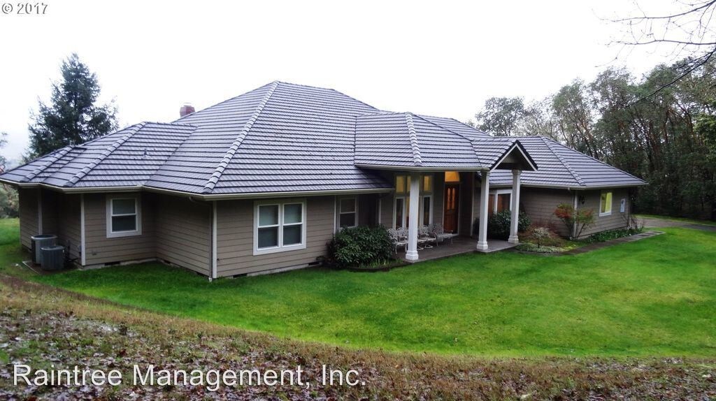 Primary Photo - 4 br, 3 bath House - 520 Oakview