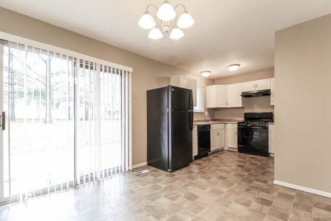 Building Photo - 17 Glenwood Ln