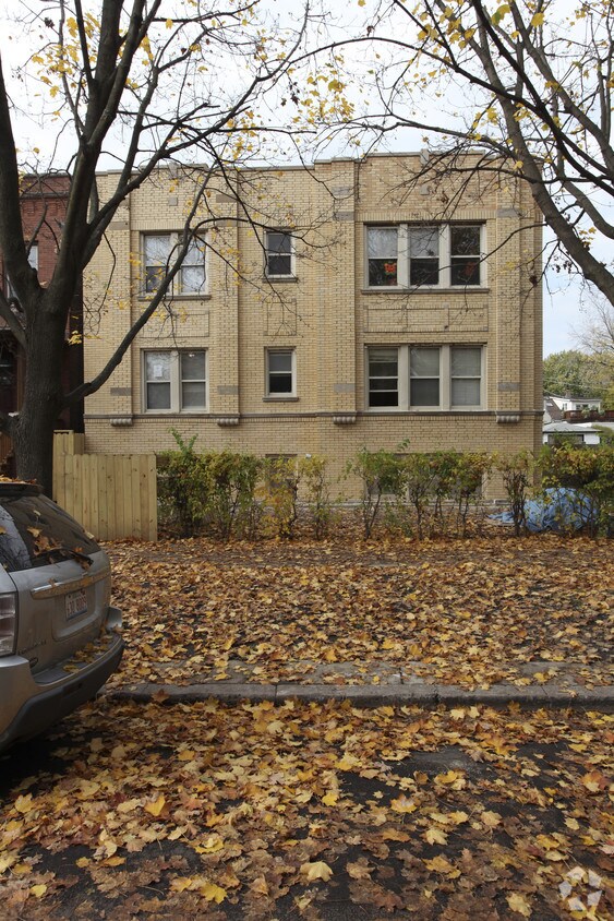 Foto del edificio - 4540 N Kenneth Ave