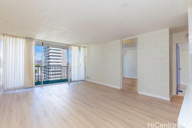 Foto del edificio - 1420 Victoria St