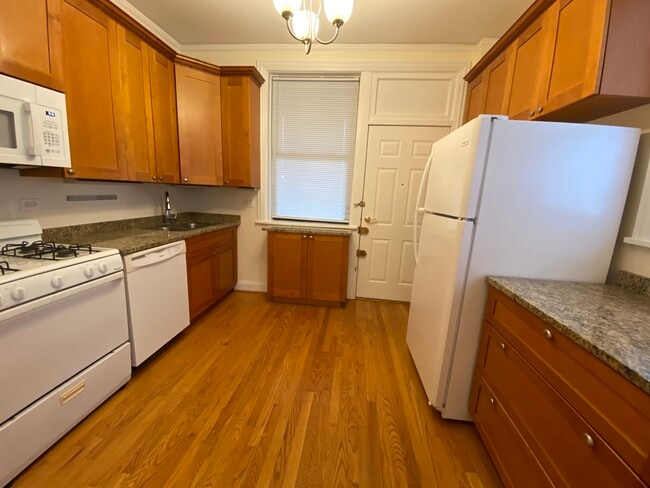 Foto del edificio - 6529 N Lakewood Ave