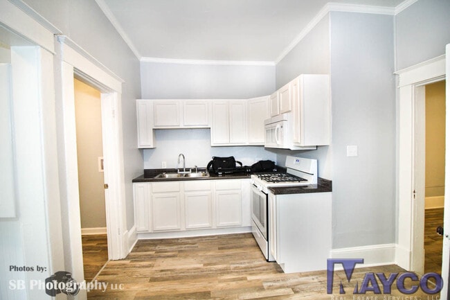 Building Photo - 448-448 Robinson Pl