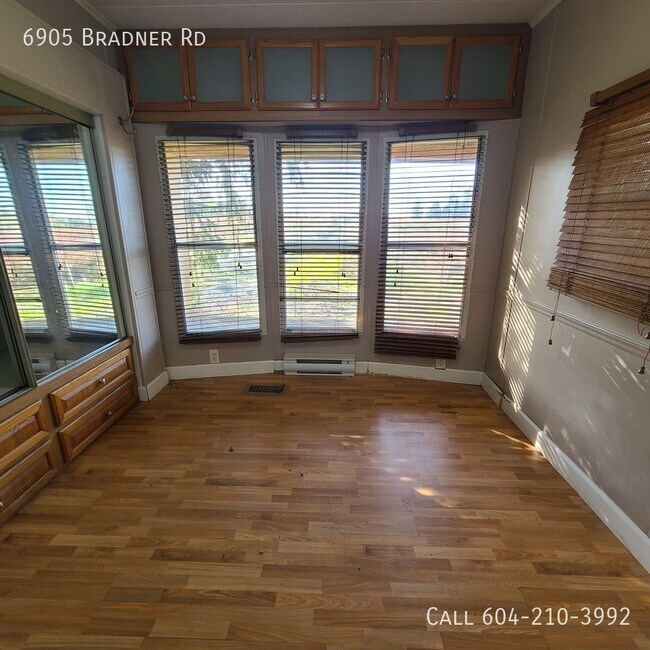 Photo du bâtiment - Utilities Included-Cozy Mobile Home