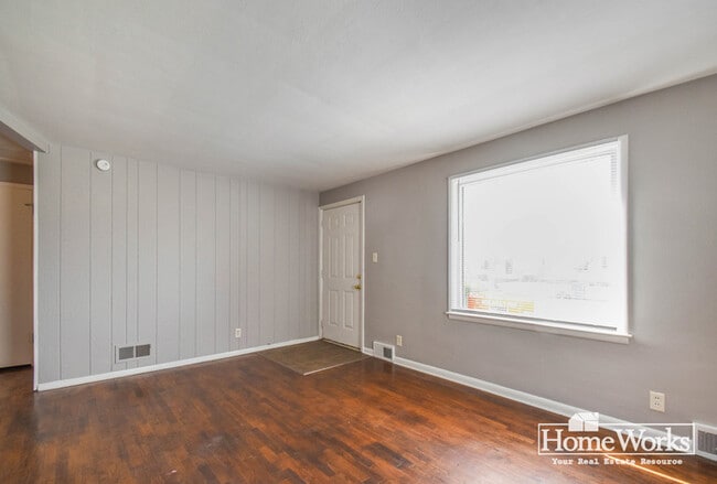Building Photo - 340 S Brook Ave