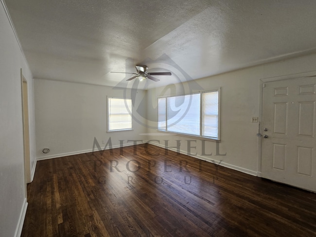 Building Photo - Spacious 4 bedroom home ready to rent!