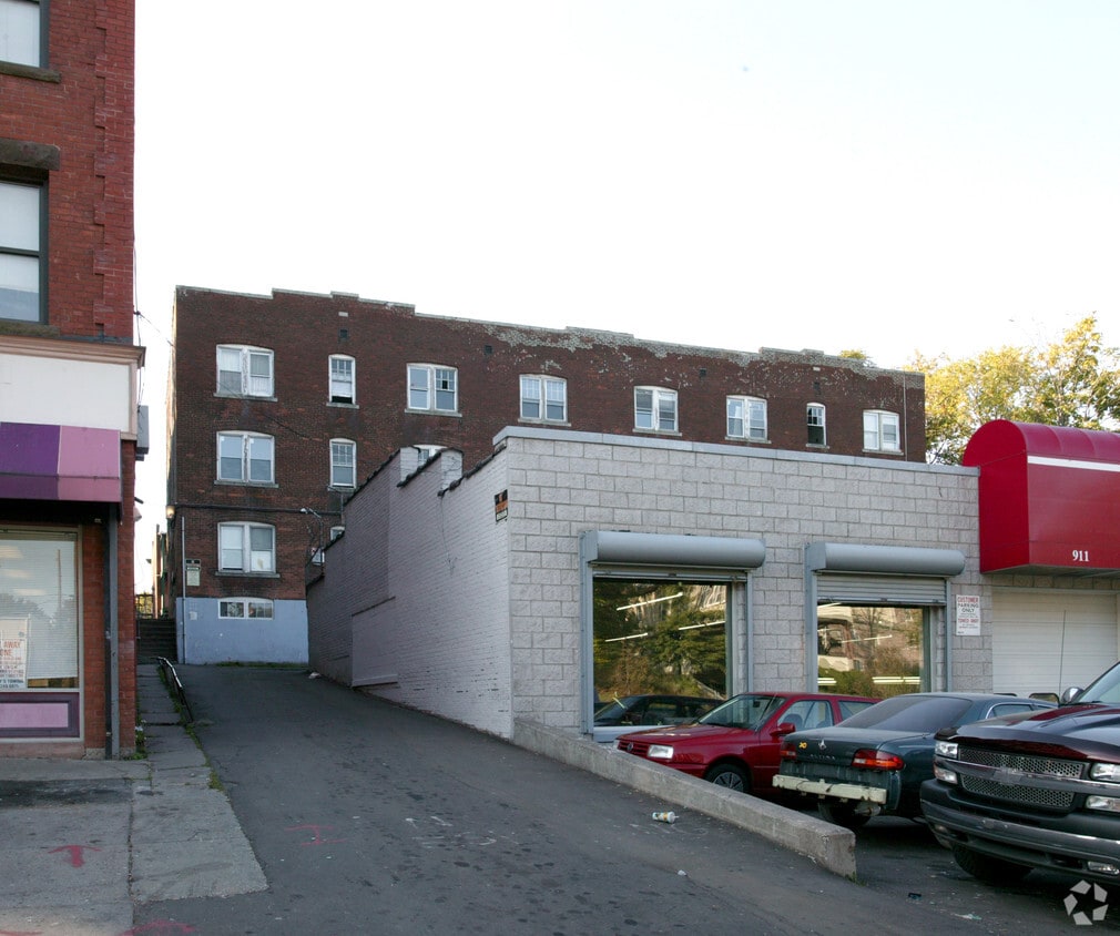 Building Photo - 905-909 Park St