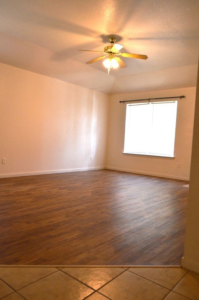 Building Photo - 603 Bermuda St