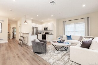 Building Photo - 1741 Deer Park Ave