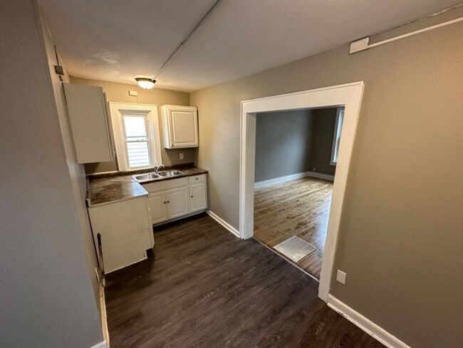 Foto del edificio - 2148 S 25th St. (Duplex)