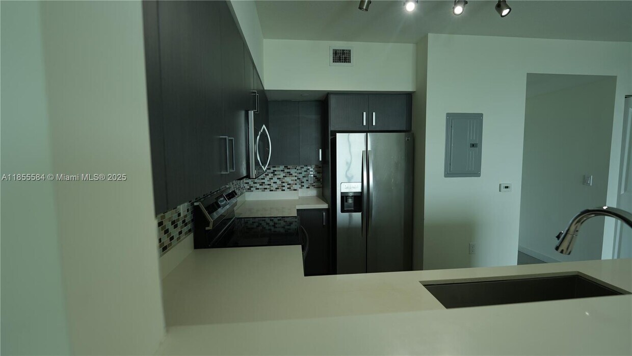 Foto principal - 729 NW 2nd St