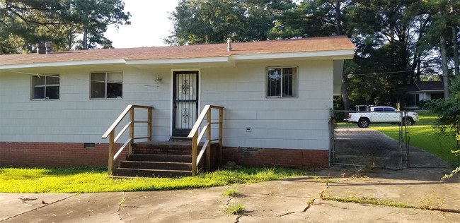 Building Photo - 738 Nakoma Dr