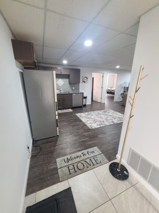 Building Photo - 17th St 6 Plex