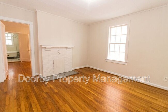 Foto del edificio - 1113 E 8th St