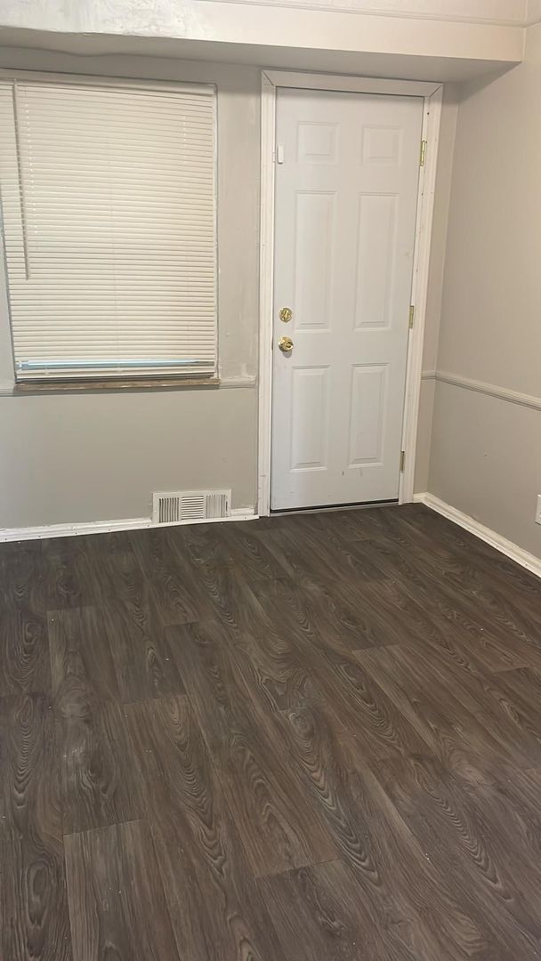 Building Photo - Beautiful Brick Bungalow - section 8 and o...