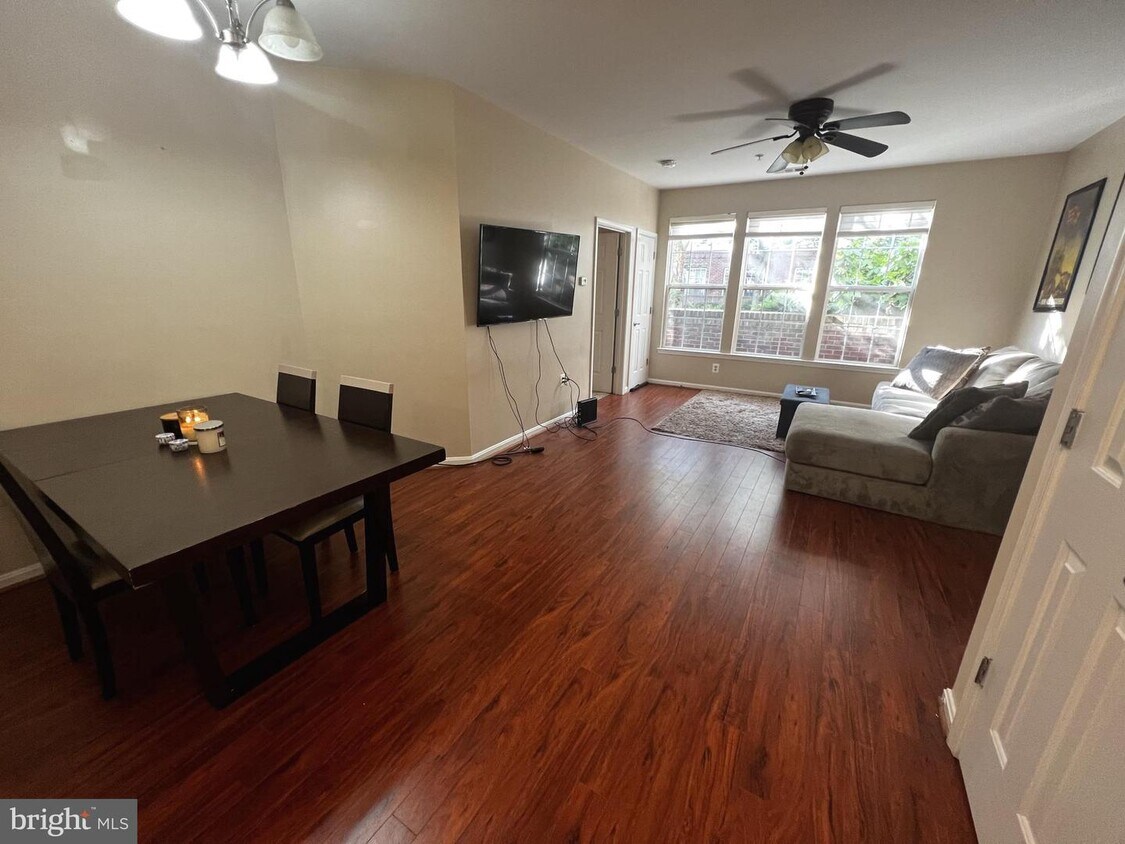 801 S Greenbrier St Unit 103, Arlington, VA 22204 Room for Rent in